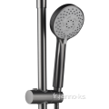 Arme gris de douche de salle de bain robinet